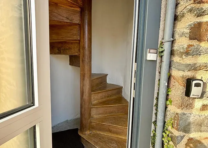 De La Petite Tour * Ποντορσόν